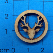 Lade das Bild in den Galerie-Viewer, Schmuckteil aus Holz, verschiedene Figuren 2cm