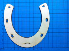 Lade das Bild in den Galerie-Viewer, Hufeisen aus Holz