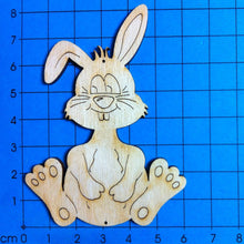 Lade das Bild in den Galerie-Viewer, Hase sitzend aus Holz