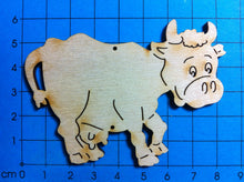 Lade das Bild in den Galerie-Viewer, Kuh aus Holz