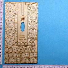 Lade das Bild in den Galerie-Viewer, Pompom Teddys aus Holz Basteln mit Kindern, gestalten, Bärchen basteln, Pompom Tiere aus Holz, Bastelset aus Holz, Bommel-Tiere basteln, Babygeschenke basteln, Teddy bemalen, Dekoration mit Kindern, WTE 3403SB