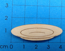 Lade das Bild in den Galerie-Viewer, Teller aus Holz