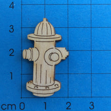 Lade das Bild in den Galerie-Viewer, Hydrant aus Holz
