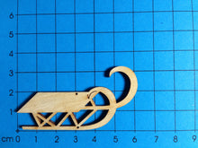 Lade das Bild in den Galerie-Viewer, Schlitten aus Holz