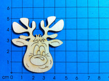 Lade das Bild in den Galerie-Viewer, Rentierkopf aus Holz