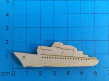 Lade das Bild in den Galerie-Viewer, Kreuzfahrtschiff aus Holz
