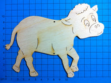 Lade das Bild in den Galerie-Viewer, Kalb aus Holz