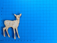 Lade das Bild in den Galerie-Viewer, Rehkitz aus Holz