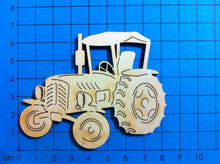 Lade das Bild in den Galerie-Viewer, Traktor aus Holz