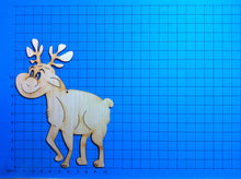 Lade das Bild in den Galerie-Viewer, Rentier seitlich schauend aus Holz