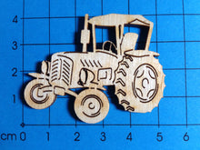 Lade das Bild in den Galerie-Viewer, Traktor aus Holz