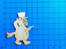 Lade das Bild in den Galerie-Viewer, Schneemann mit Zylinder und Besen aus Holz