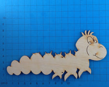Lade das Bild in den Galerie-Viewer, Raupe aus Holz