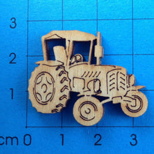 Lade das Bild in den Galerie-Viewer, Traktor aus Holz