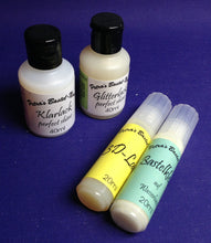 Lade das Bild in den Galerie-Viewer, 4-teiliges Lackset: Klarlack, Glitterlack, 3D-Lack und Paste Holz 3D Lack, Wachspaste kupfer, Bastellack glänzend, Wachspaste silber, Wachspaste gold, Aquarellbuntstifte zum Bemalen, Nachtleuchtfarbe, Bastelfarbe, Aquarellbuntstifte zum Basteln, Holzkleber, Farben zum Basteln auf Holz, Acrylfarbe zum Bemalen, Kleber für Holz, Bastellack Set, Aquarellbuntstifte für Kinder, 3D Lack, Holz Glitterlack, Wachspaste bronze, Farbe zum Bemalen, K-PADLKS1