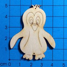 Lade das Bild in den Galerie-Viewer, Pinguinbaby aus Holz