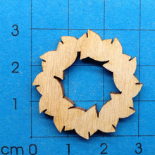 Lade das Bild in den Galerie-Viewer, Türkranz aus Holz
