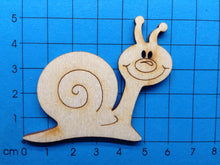 Lade das Bild in den Galerie-Viewer, Schnecke lustig aus Holz