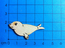 Lade das Bild in den Galerie-Viewer, Robben aus Holz