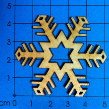 Lade das Bild in den Galerie-Viewer, Eiskristall aus Holz