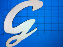 Lade das Bild in den Galerie-Viewer, Buchstaben in Schreibschrift 10cm aus Holz