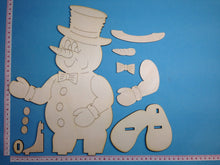 Lade das Bild in den Galerie-Viewer, Schneemann mit Fliege und Zylinder als Standfigur aus Holz