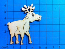 Lade das Bild in den Galerie-Viewer, Rentier nach vorne schauend aus Holz