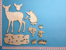 Lade das Bild in den Galerie-Viewer, Rehkitz mit Wiese als Standfigur aus Holz