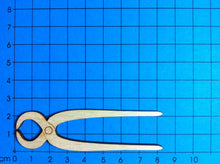 Lade das Bild in den Galerie-Viewer, Beißzange aus Holz
