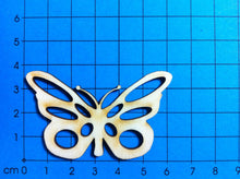 Lade das Bild in den Galerie-Viewer, Schmetterling mit Lochausschnitte aus Holz