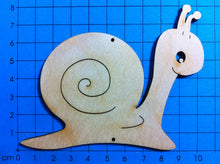 Lade das Bild in den Galerie-Viewer, Schnecke aus Holz