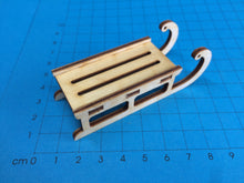 Lade das Bild in den Galerie-Viewer, Schlitten aus Holz klein