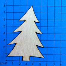 Lade das Bild in den Galerie-Viewer, Tannenbaum breit gekrümmt aus Holz