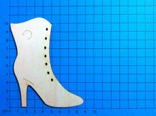 Lade das Bild in den Galerie-Viewer, Stiefelette aus Holz