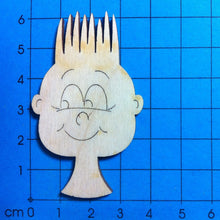 Lade das Bild in den Galerie-Viewer, Jungenkopf lächelnd aus Holz