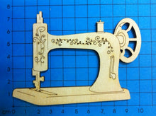 Lade das Bild in den Galerie-Viewer, Nähmaschine aus Holz