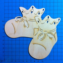 Lade das Bild in den Galerie-Viewer, Babyschuhpaar aus Holz Bastelset aus Holz, Babygeschenke basteln, Geschenke zur Taufe gestalten, Babyschuhe aus Holz, Basteln für Kindern, Babygeschenke malen, Bärchen basteln, Dekoration mit Kindern gestalten, Geschenke zur Geburt basteln, Bastelset aus Holz, Babyschuhe aus Holz, Basteln für Kindern, Babygeschenke malen, Geschenke zur Geburt basteln, Bärchen basteln, Babygeschenke basteln, Dekoration mit Kindern gestalten, Geschenke zur Taufe gestalten, BYH 2310