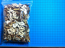 Lade das Bild in den Galerie-Viewer, Buchstaben in 2,8cm aus Holz