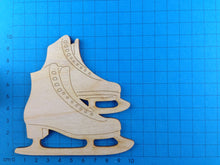 Lade das Bild in den Galerie-Viewer, Schlittschuhpaar modern aus Holz Kleine Holzteile, Holzkunst, Basteln mit Holz, Fußballschuhe, Holzideen , Holz bemalen Acryl, Basteln mit Holzteile, Schlittschuh zum Vatertag, Holzteile bemalen, Schlittschuh zum Bemalen, Sportgeräte zum Basteln, Holzteile, Schlittschuh, Holz bemalen, Basteln für Jungs, Basteln mit Kinder, Basteln für Opa, Streuteile Holz, Basteln mit Holz, Schlittschuh zum Vatertag, Holzteile, Schlittschuh, Holz bemalen Acryl, Holz bemalen, Basteln mit Holz, Schlittschuh zum Bemalen, Spo