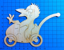 Lade das Bild in den Galerie-Viewer, Rabe im Kinderwagen aus Holz