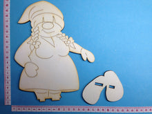 Lade das Bild in den Galerie-Viewer, Wichtelfrau als Standfigur aus Holz