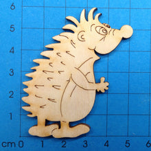 Lade das Bild in den Galerie-Viewer, Igel mit offenen Augen aus Holz