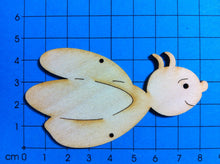Lade das Bild in den Galerie-Viewer, Biene seitlich fliegend aus Holz Bastelidee Biene, Hummel, Wespe, Hornisse, Biene, Bienenzubehör,  Biene, Bastelidee Biene, Bienenzubehör, Hummel, Wespe, Hornisse,  BIH 3480