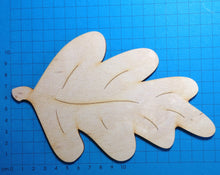 Lade das Bild in den Galerie-Viewer, Eichenblatt aus Holz