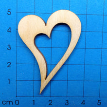 Lade das Bild in den Galerie-Viewer, Modernes Herz in geschwungener Form mit Ausschnitt Bastelideen mit Herzen, Herzen als Tischkarten, Herzen als Streudeko, Herzen als Geldgeschenke, Herzen zum Kartengestalten, Holzteile, Herzen zum Basteln, Holzteile für Hochzeit, Hochzeitsdeko aus Holz, Basteln mit Herzen, Streuteileherzen, Herzen aus Holz, Holzbasteln, Holzteilchen Herzen,  Herzen zum Kartengestalten, Herzen zum Basteln, Herzen als Tischkarten, Herzen als Streudeko, Herzen als Geldgeschenke, Bastelideen mit Herzen, Hochzeitsdeko aus Holz,