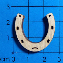 Lade das Bild in den Galerie-Viewer, Hufeisen aus Holz