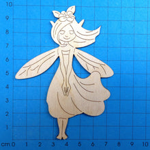 Lade das Bild in den Galerie-Viewer, Elfe stehend aus Holz