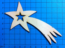 Lade das Bild in den Galerie-Viewer, Kometen mit Löcher aus Holz