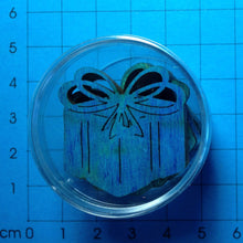 Lade das Bild in den Galerie-Viewer, Päckchen mit Schleife aus Holz in Dose farbig Päckchen bemalen, Dekoidee Winter, Basteln mit Kindern, Weihnachtsbasteln mit , Weihnachtsdeko, Päckchen aus Holz, Päckchen für Weihnachten, Basteln Weihnachtszeit, Nikolaus zum Basteln, Basteln mit Kindern Winter, Weihnachtsgeschenke Päckchen, Basteln mit Kindern Weihnachten einfach, Weihnachts Päckchen aus Holz, Bastelideen aus Holz, Dekoidee Weihnachten, Weihnachts Päckchen aus Holz, Dekoidee Winter, Weihnachtsbasteln mit , Basteln Weihnachtszeit, Päckchen