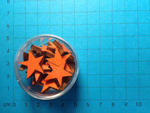 Lade das Bild in den Galerie-Viewer, Sterne malen, Deko mit Sternen aus Holz gestalten, Weihnachtsdekoration, Weihnachtsdeko gestalten, Sterne aus Holz basteln, Geschenkidee für Weihnachten, Winterdeko selbst gestalten, Sterne basteln Weihnachten, Weihnachtsbasteln, basteln mit Holz, Bastelidee Winter, basteln mit Kindern im Winter, STH 50D19-F08